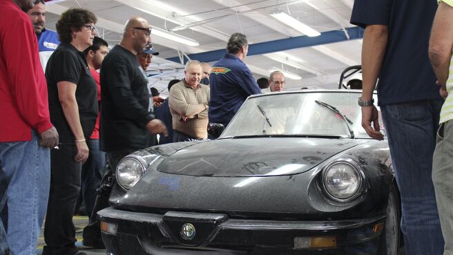 Dallas Car Sharks season 2 episode 2 on Discovery Plus