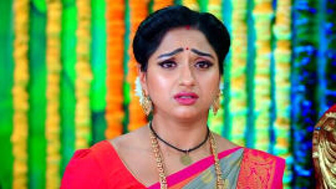Trinayani season 1 episode 931 on Zee5