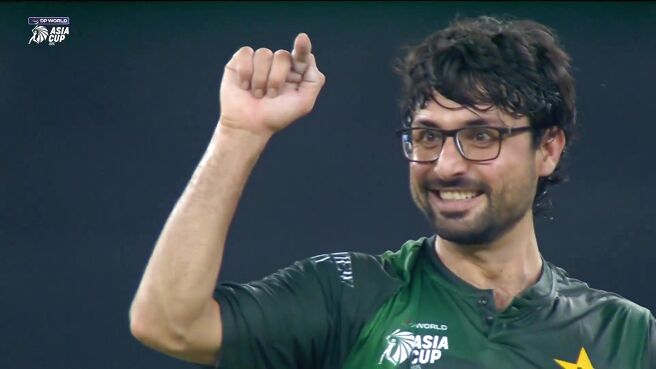 Wicket! Abrar Cleans Up Asif Effortlessly on Sony LIV