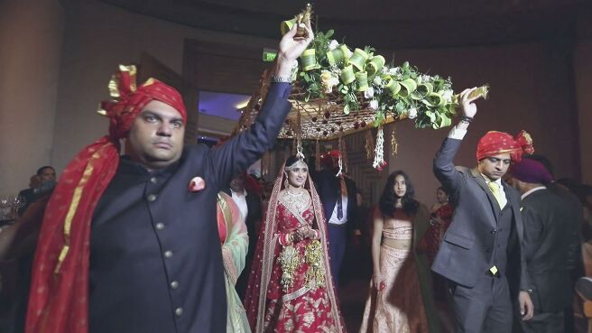 Say Yes To The Dress India season 1 episode 6 on Discovery Plus