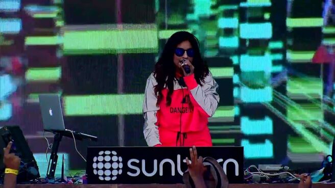 Sunburn Holi Weekend season 1 episode 9 on Zee5