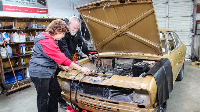 Dallas Car Sharks season 2 episode 11 on Discovery Plus