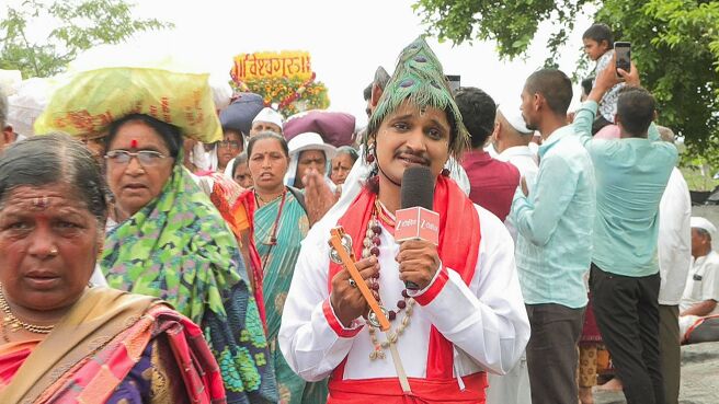 Gajar Kirtanacha Sohala Anandacha season 1 episode 18 on Zee5
