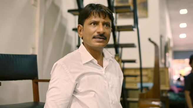 Bakaiti season 1 episode 4 on Zee5