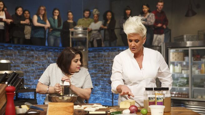 Beat Bobby Flay season 20 episode 2 on Discovery Plus