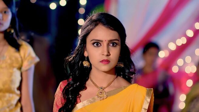 Parinayam season 1 episode 8 on Zee5