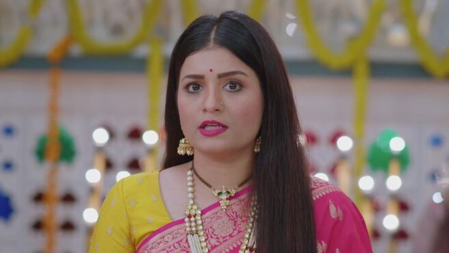 Navri Mile Hitlerla season 1 episode 1 on Zee5