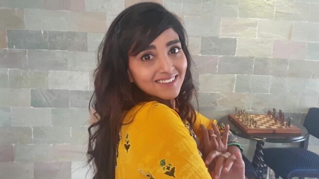 Priyo Tarakar Andarmahal season 1 episode 15 on Zee5