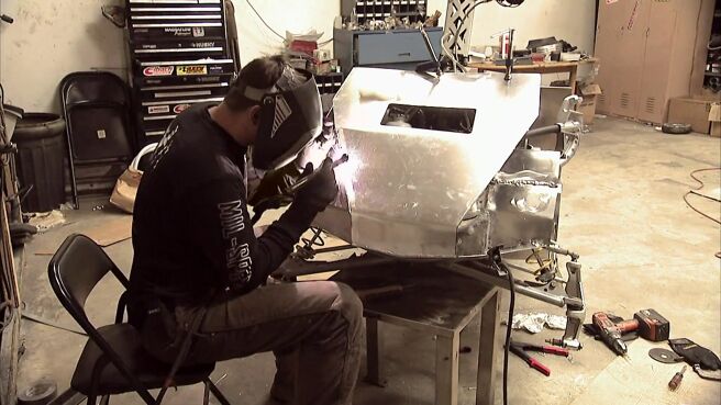 Black Ops Brothers: Howe & Howe Tech season 1 episode 5 on Discovery Plus