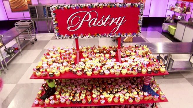 Cupcake Wars season 5 episode 3 on DiscoveryPlus