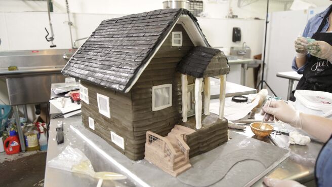 Ridiculous Cakes season 1 episode 8 on Discovery Plus