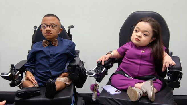 Jay & Pamela season 1 episode 1 on Discovery Plus