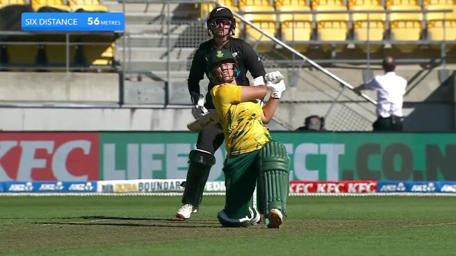 Six! Reyneke Powers It Over The Ropes For A Maximum on Sony LIV