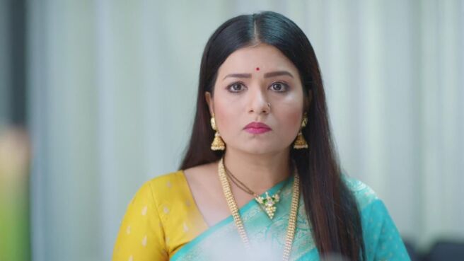 Navri Mile Hitlerla season 1 episode 13 on Zee5