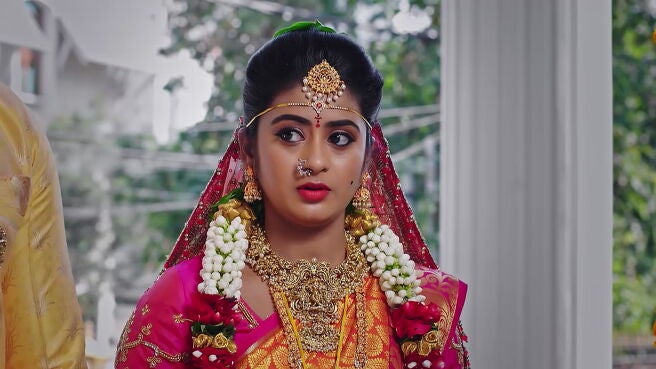 Aval Varuvala season 1 episode 42 on Zee5
