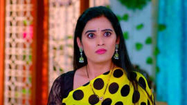 Trinayani season 1 episode 930 on Zee5