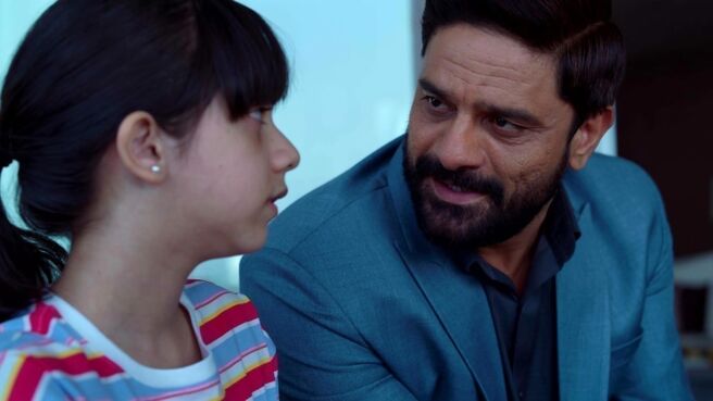 The Broken News season 1 episode 7 on Zee5