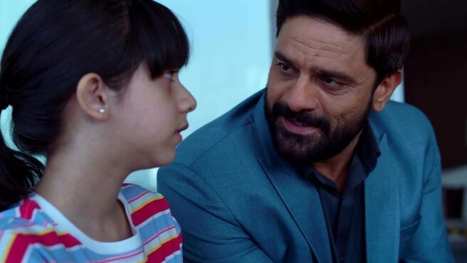 The Broken News season 1 episode 7 on Zee5