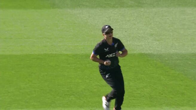 Wicket! De Klerk Holes Out A Simple Catch To Kerr on Sony LIV