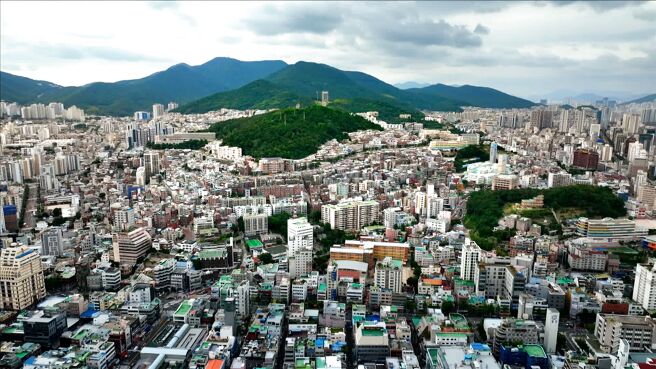 South Korea with Alexander Armstrong season 1 episode 3 on SonyLIV