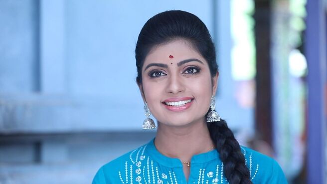 Endrendrum Punnagai season 1 episode 132 on Zee5