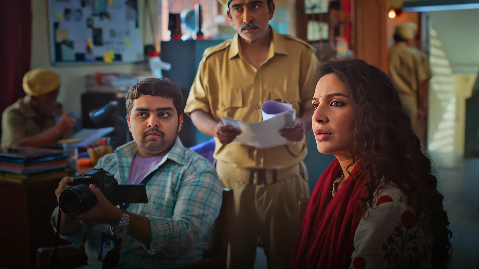 Talaash (Hindi) season 1 episode 2 on Hoichoi