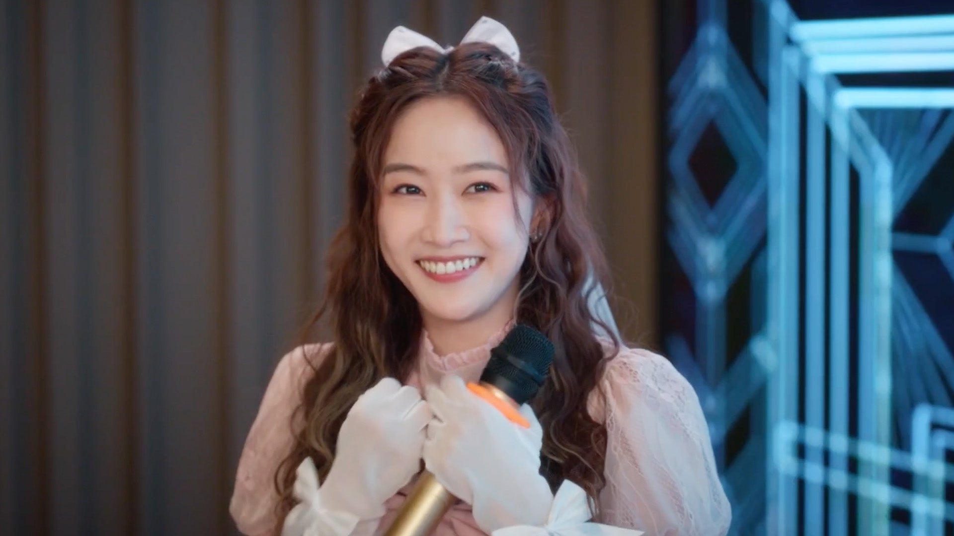 Everyone Loves Me season 1 episode 6 on undefined