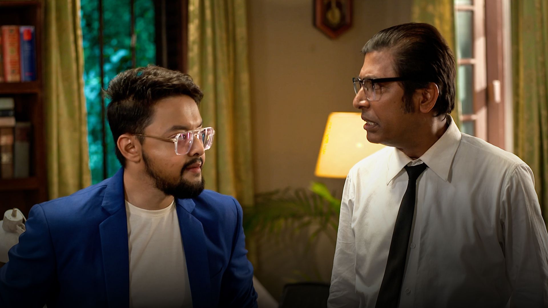 Apne Paraye (Hindi) season 1 episode 16 on Hoichoi