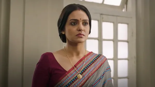 Lojja season 1 episode 6 on Hoichoi