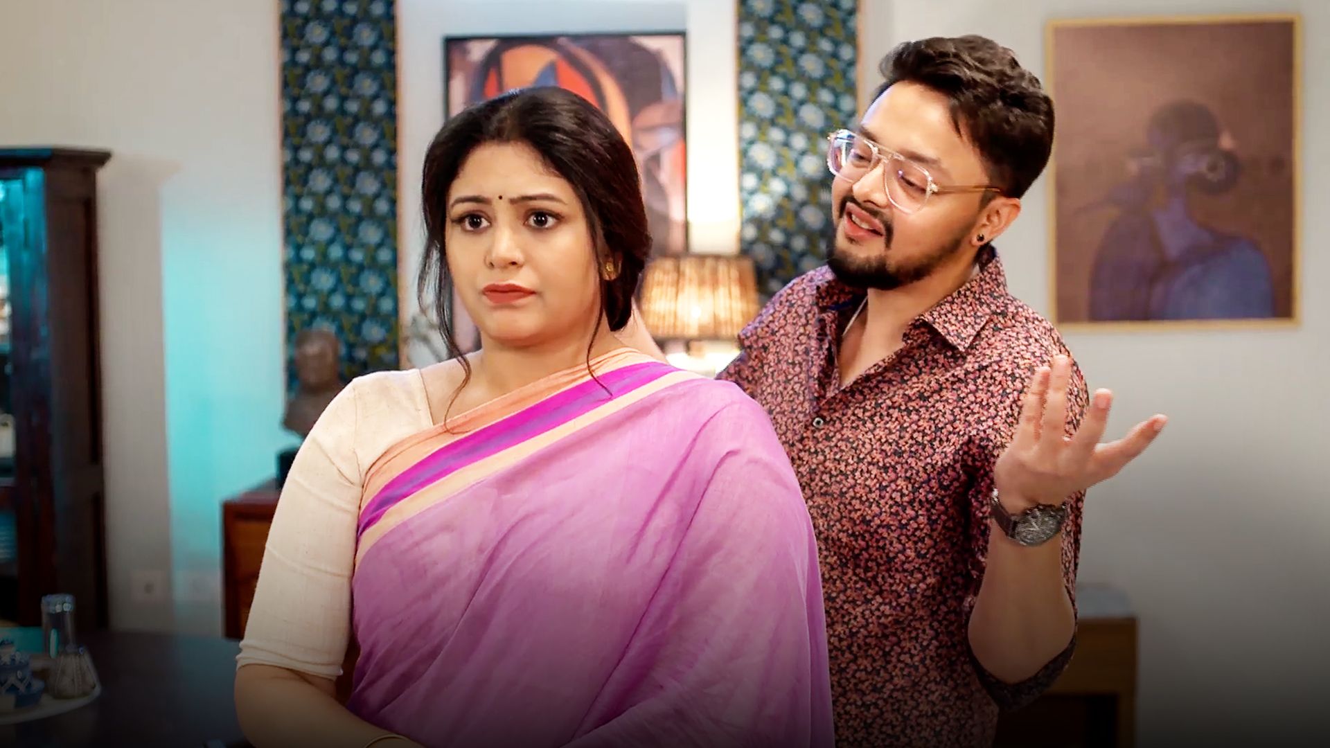 Apne Paraye (Hindi) season 1 episode 5 on Hoichoi