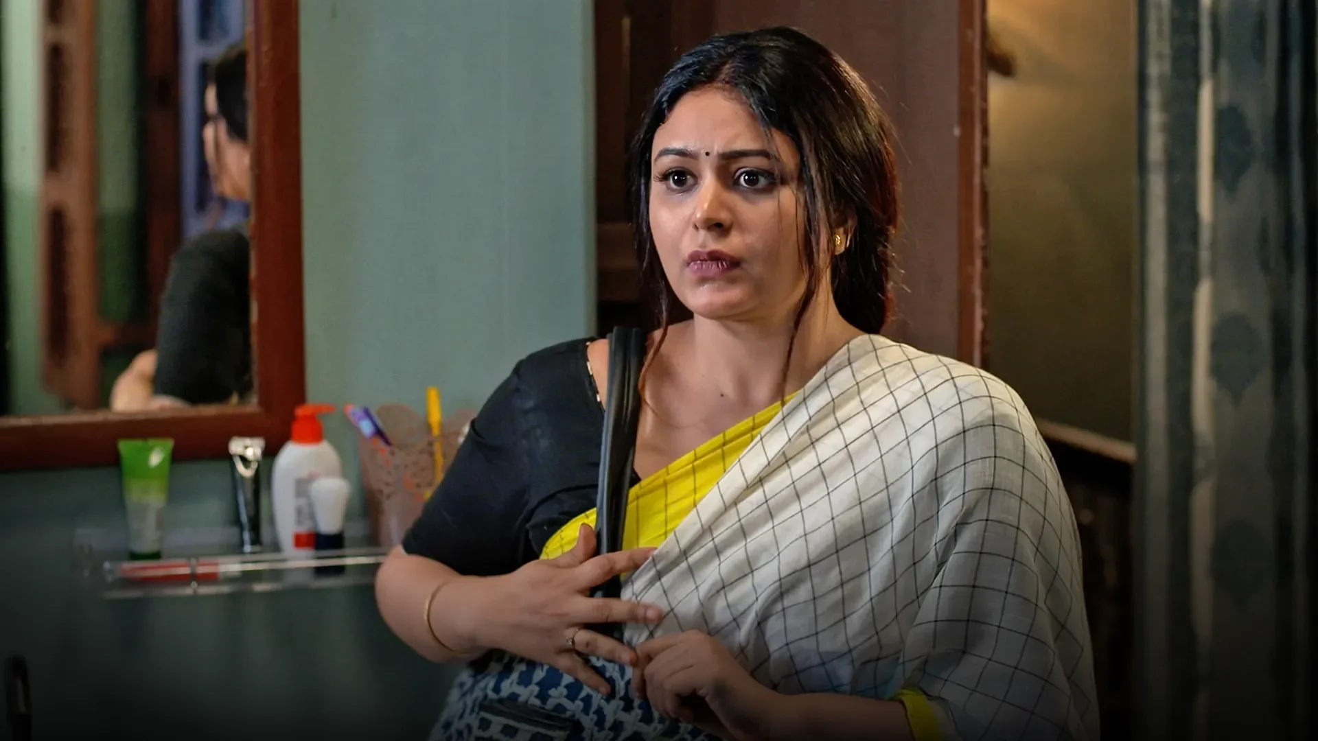 Shakha Proshakha season 1 episode 13 on Hoichoi