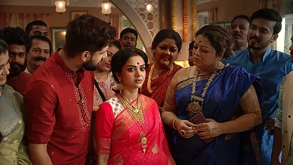 Sandhya Ke Aangan Mein (Hindi) season 1 episode 6 on Hoichoi