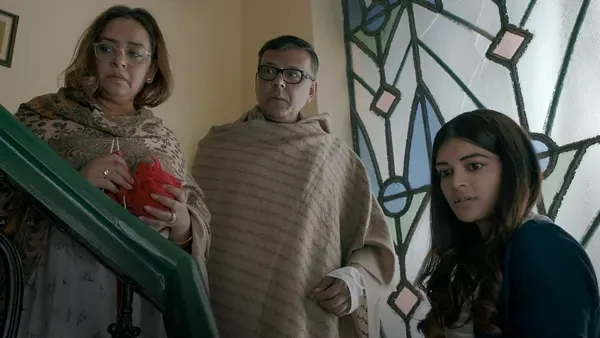 Jaatishawr season 1 episode 3 on Hoichoi