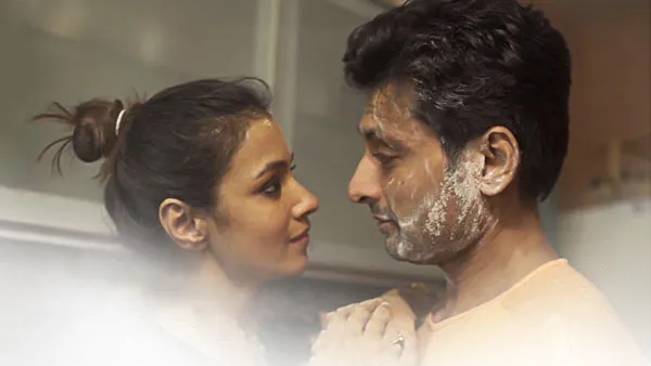 Love & Affairs season 1 episode 2 on Hoichoi