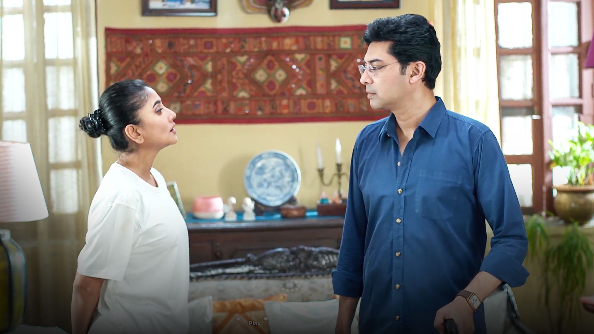 Apne Paraye (Hindi) season 1 episode 3 on Hoichoi