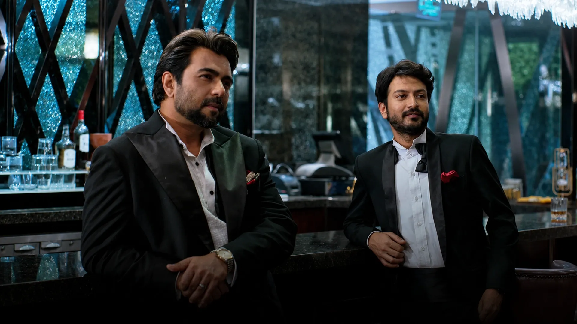 Headline season 1 episode 8 on Hoichoi