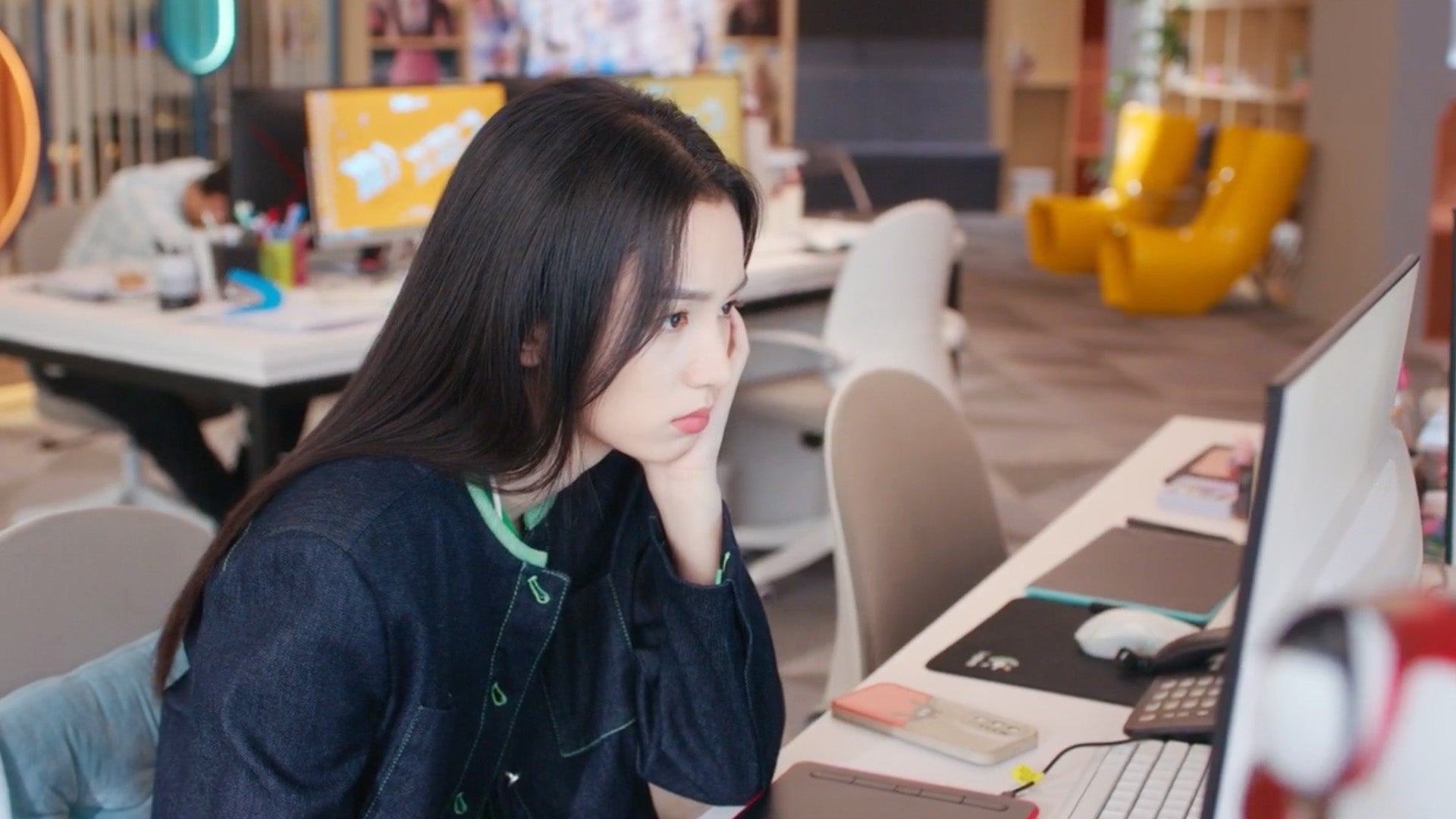 Everyone Loves Me season 1 episode 5 on undefined