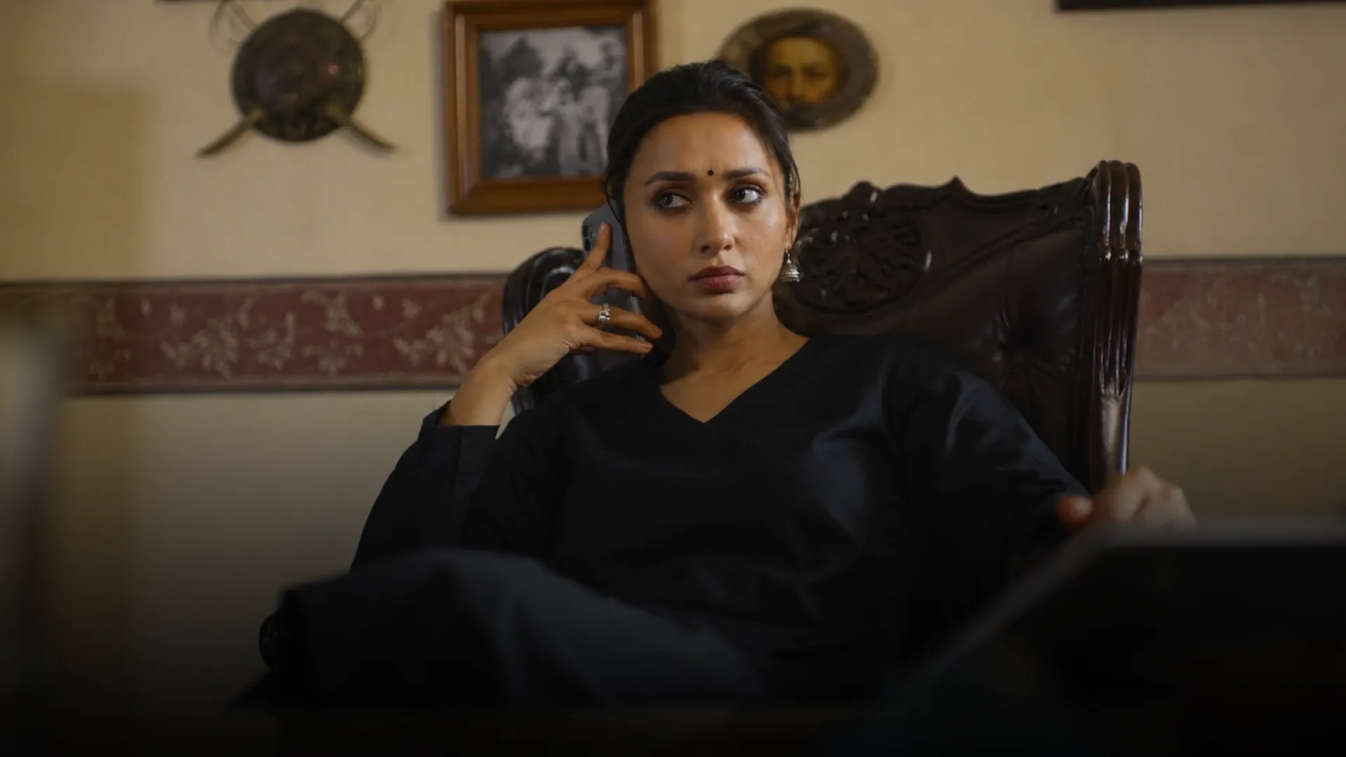 Queens season 1 episode 7 on Hoichoi