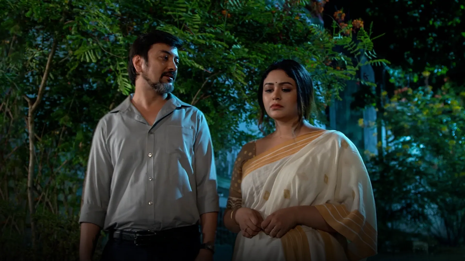 Shakha Proshakha season 1 episode 9 on Hoichoi