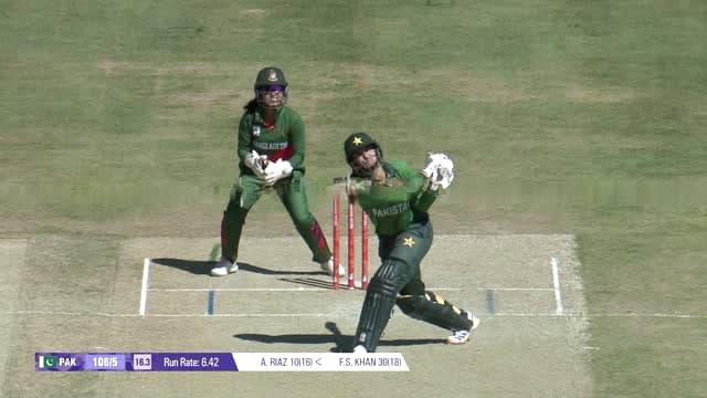 Six! Aliya Riaz Hits A Huge Six on Sony LIV