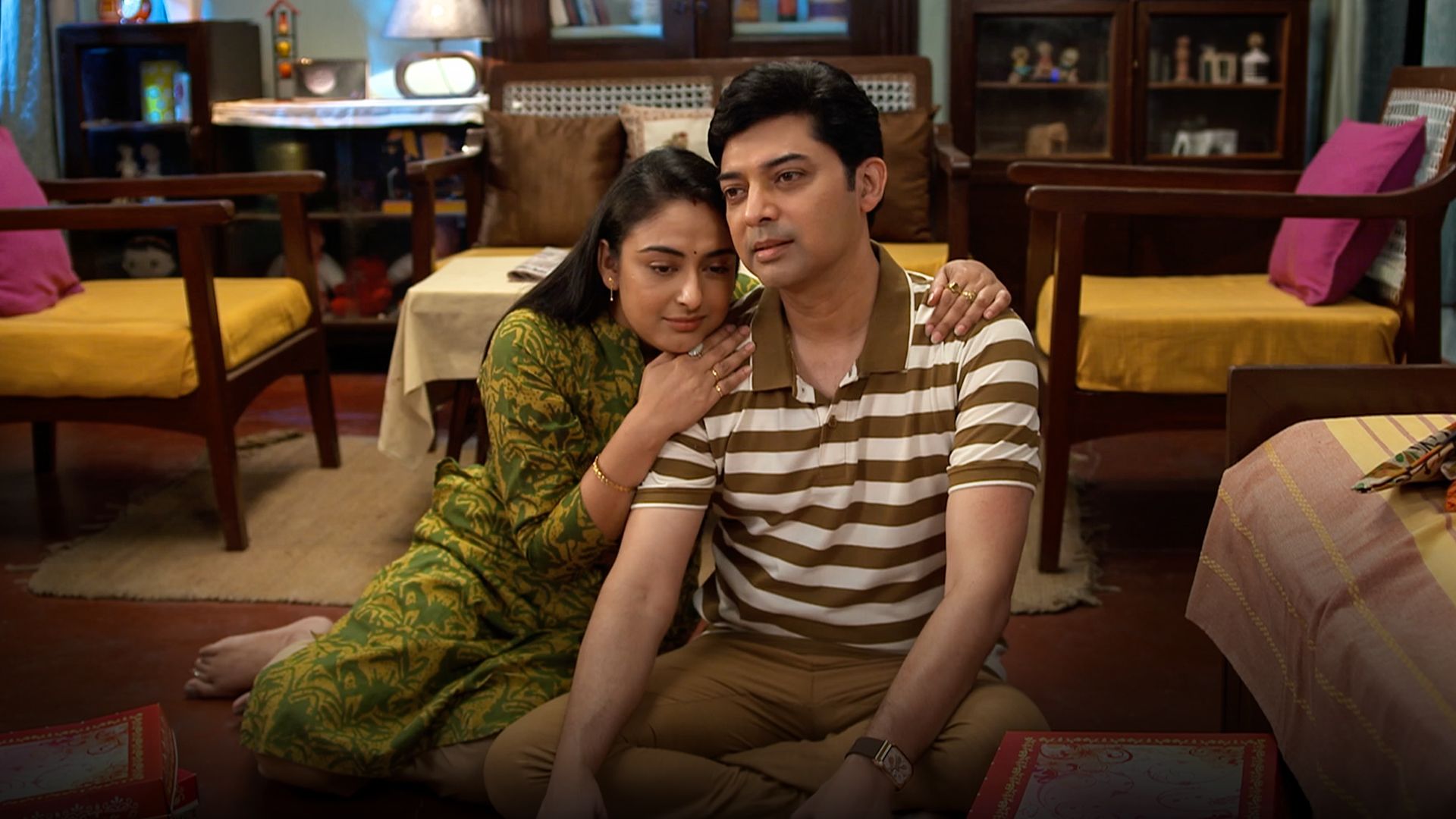 Apne Paraye (Hindi) season 1 episode 12 on Hoichoi