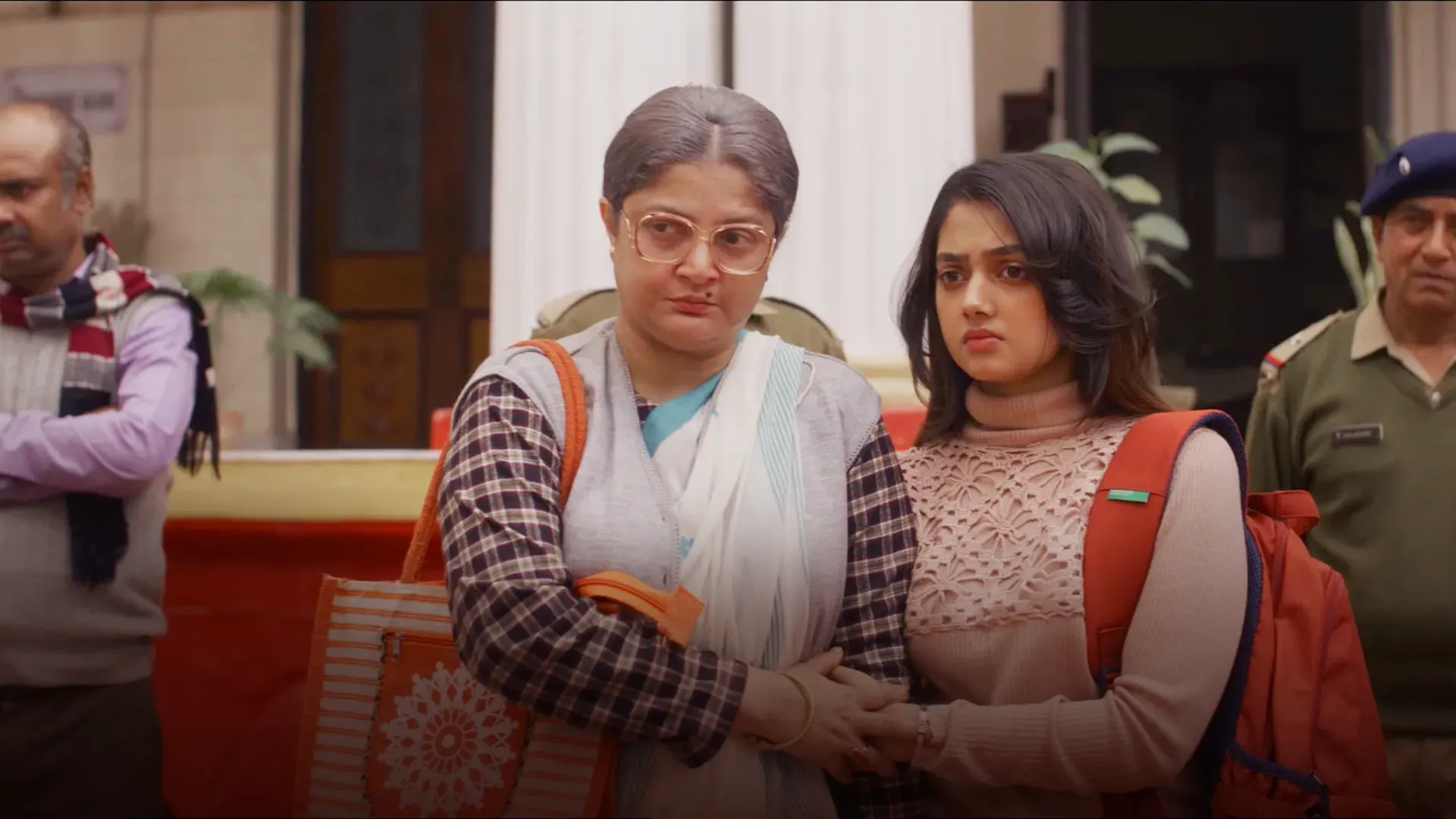 Thakumar Jhuli season 1 episode 8 on Hoichoi