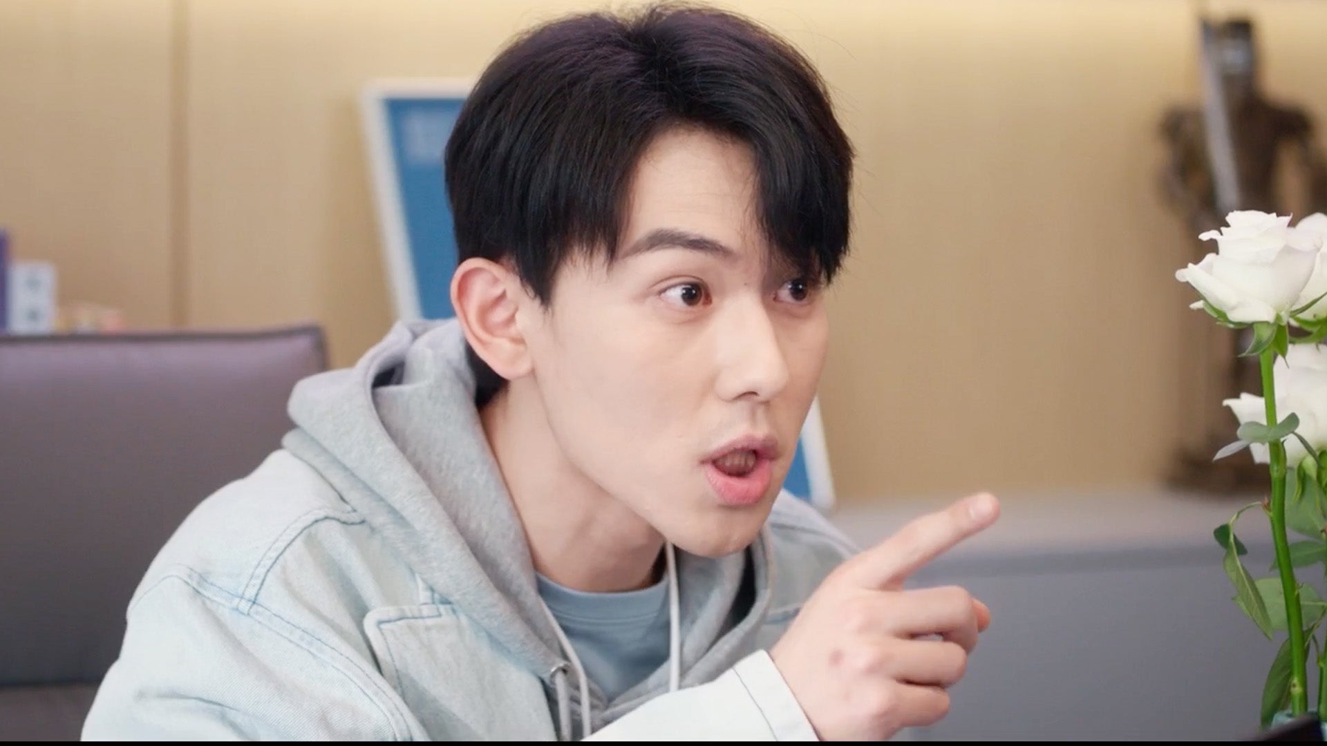 Everyone Loves Me season 1 episode 16 on undefined