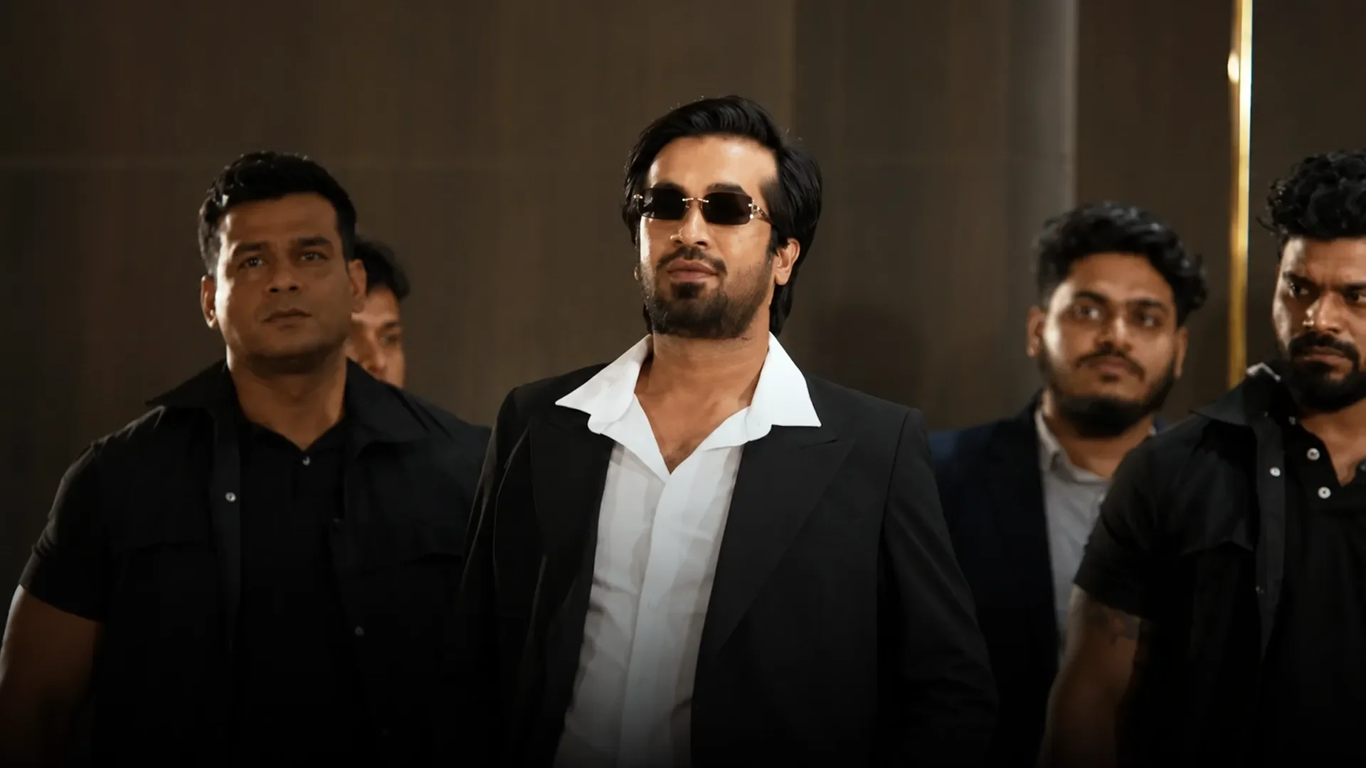 Headline season 1 episode 7 on Hoichoi