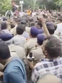 अहमदाबाद में छात्र की हत्या से सुलग उठा शहर, लोगों में भड़का आक्रोश, देखें on undefined