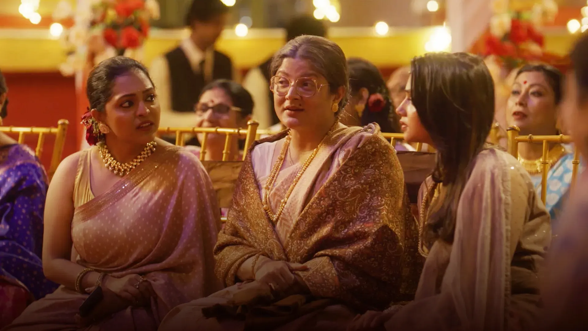 Thakumar Jhuli season 1 episode 1 on Hoichoi