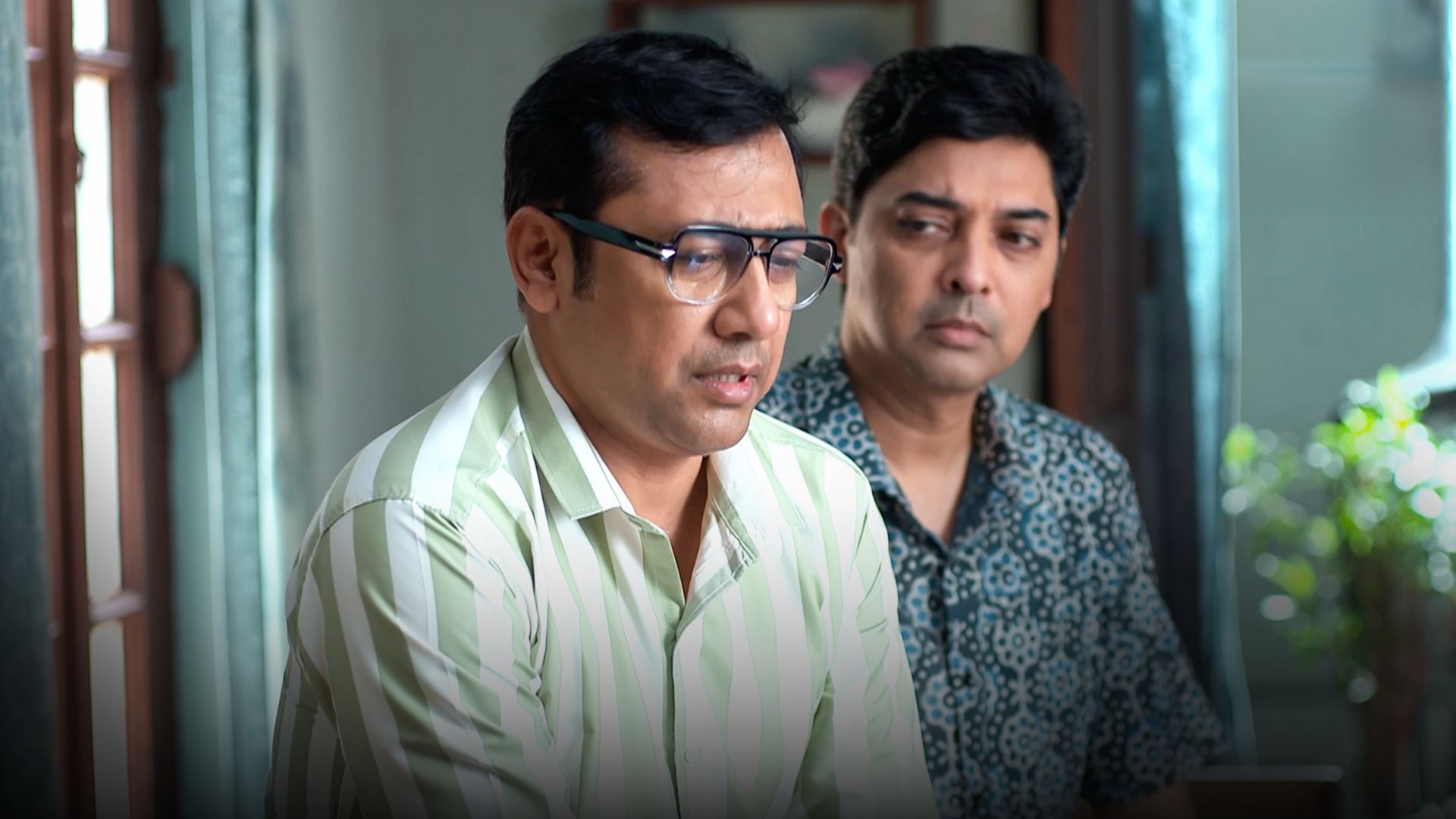 Apne Paraye (Hindi) season 1 episode 20 on Hoichoi
