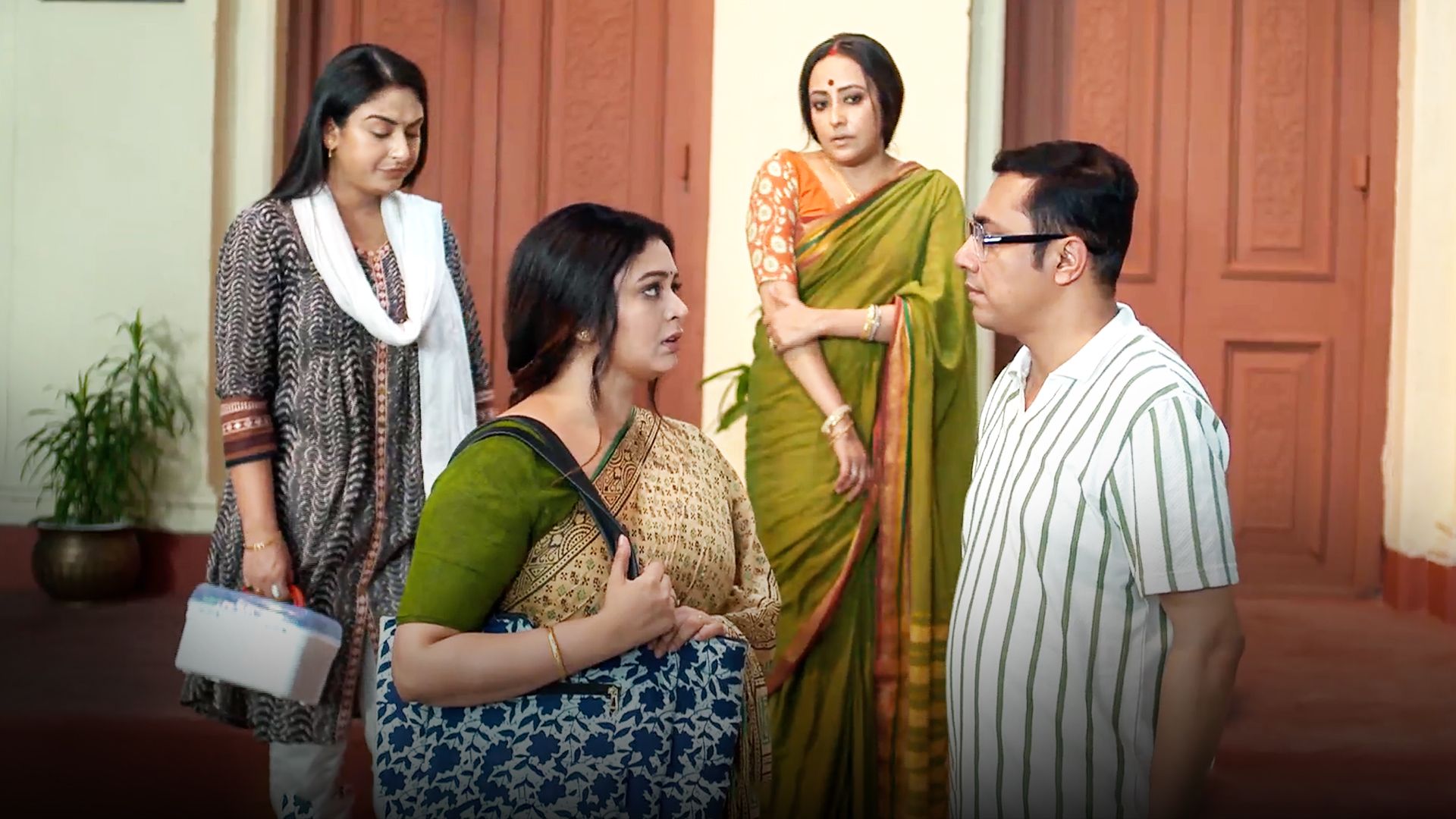 Apne Paraye (Hindi) season 1 episode 2 on Hoichoi