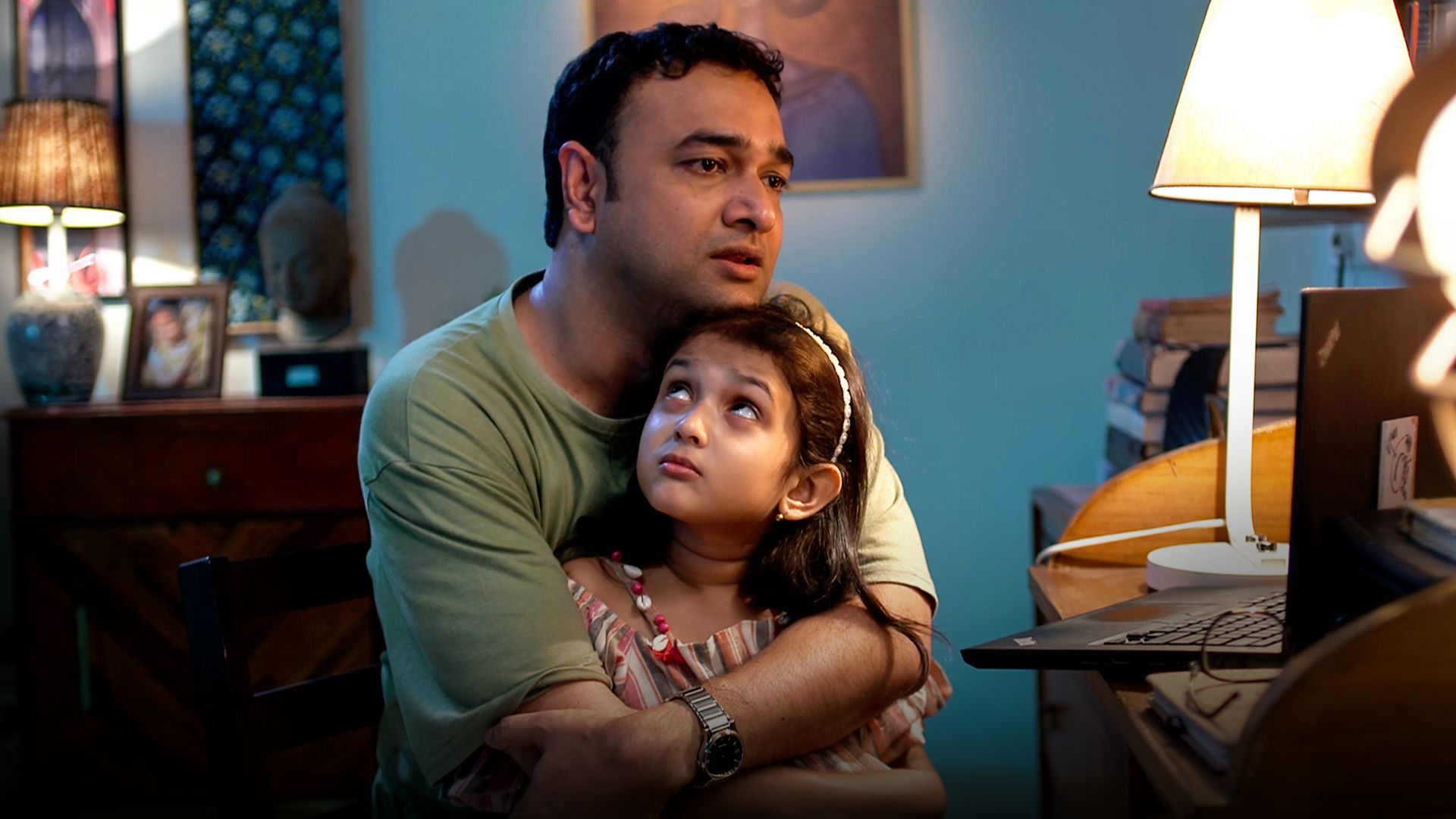 Apne Paraye (Hindi) season 1 episode 8 on Hoichoi