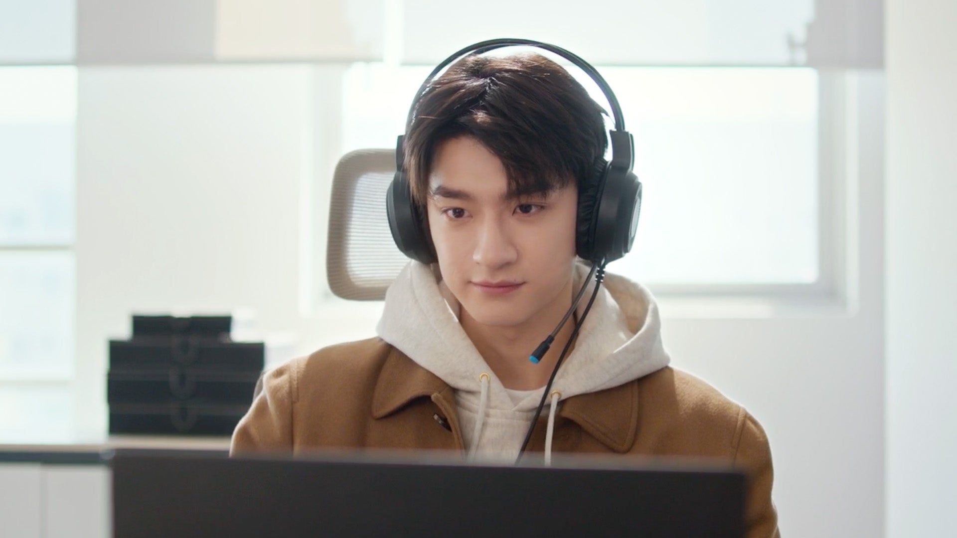 Everyone Loves Me season 1 episode 3 on undefined